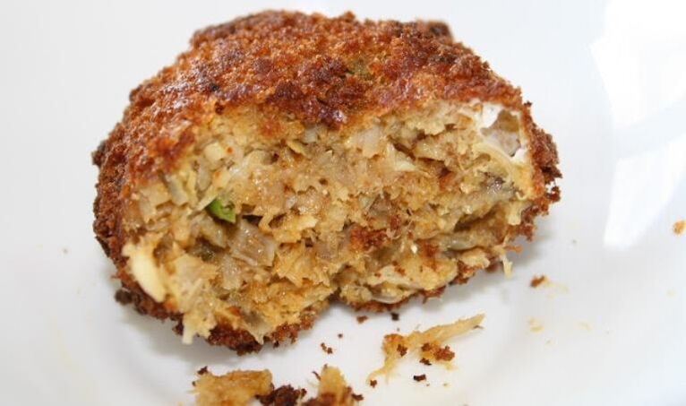 Fish cakes are prepared very simply and are suitable for diets with pancreatitis. 